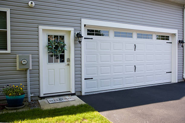 24/7 Emergency Garage Door Panel Replacement experts in Warren County County, IN
